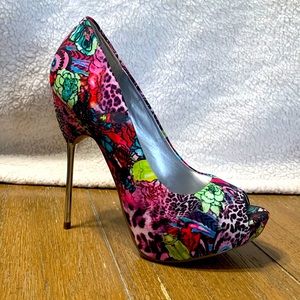 SHI BY JOURNEYS, SIZE 8.5, LIKE NEW CONDITION